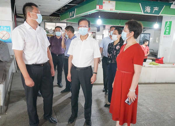 張建華率隊督查文明城市長效管理工作時強調：堅持以人為本 補齊短板弱項 全面提升文明城市長效管理水平.jpg